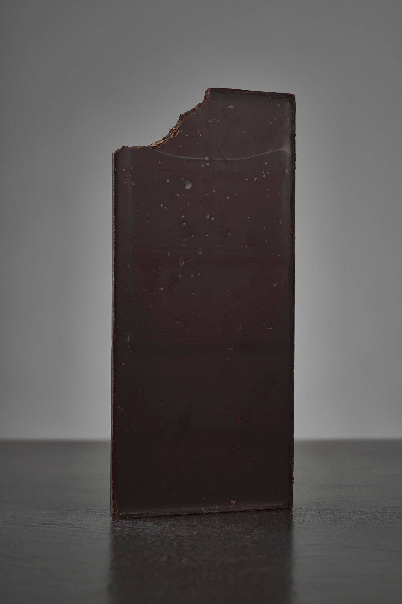 dark chocolate with gray sapienstone top