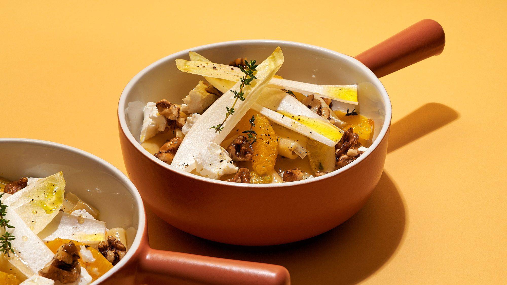 Pasta mit Chicorée, Orange, Ziegenkäse & karamellisierten Walnüssen