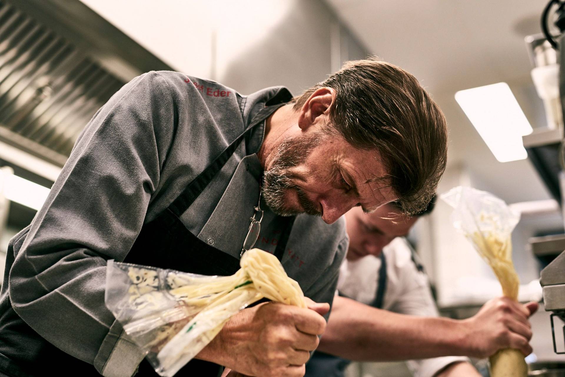 josef eder at seezeitlodge at bostalsee cooking with friends