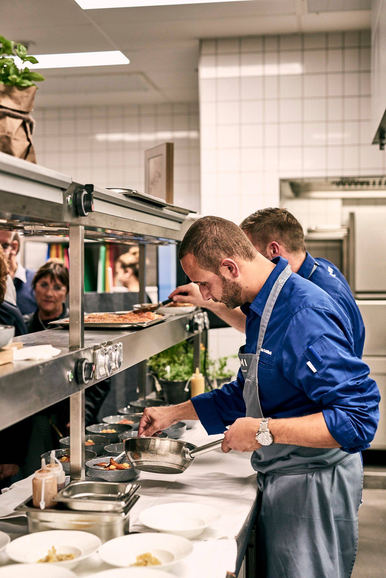 chefs of seezeitlodge at bostalsee cooking with friends