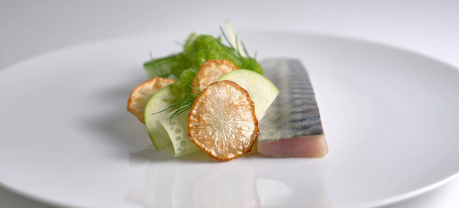Gebeizte Makrele mit Topinambur & Dill Granita