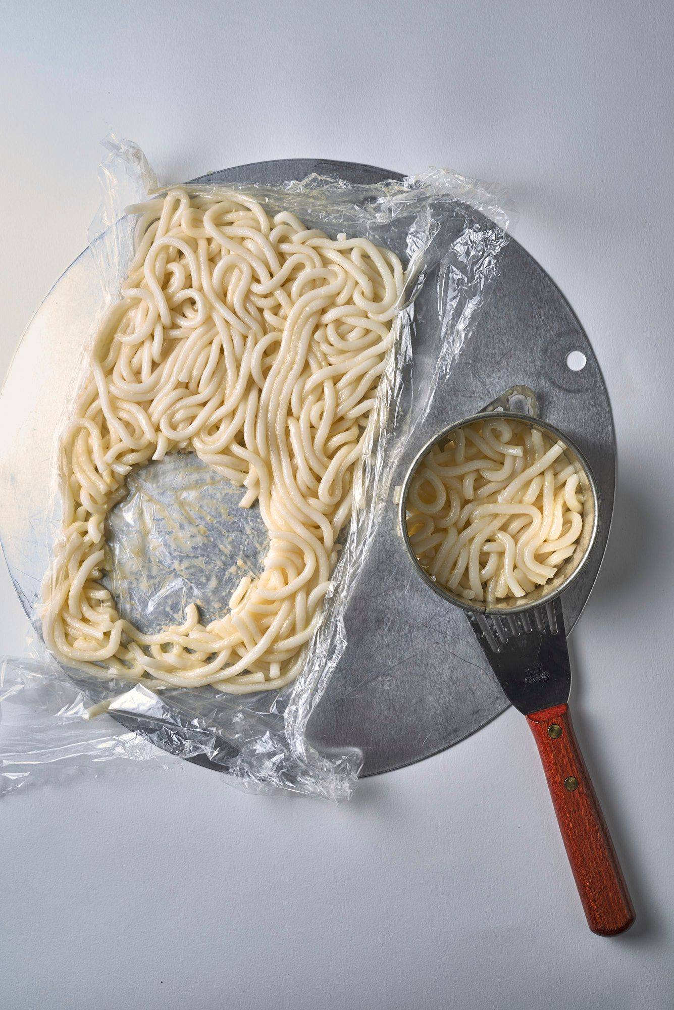 making udon noodle burger buns with white background