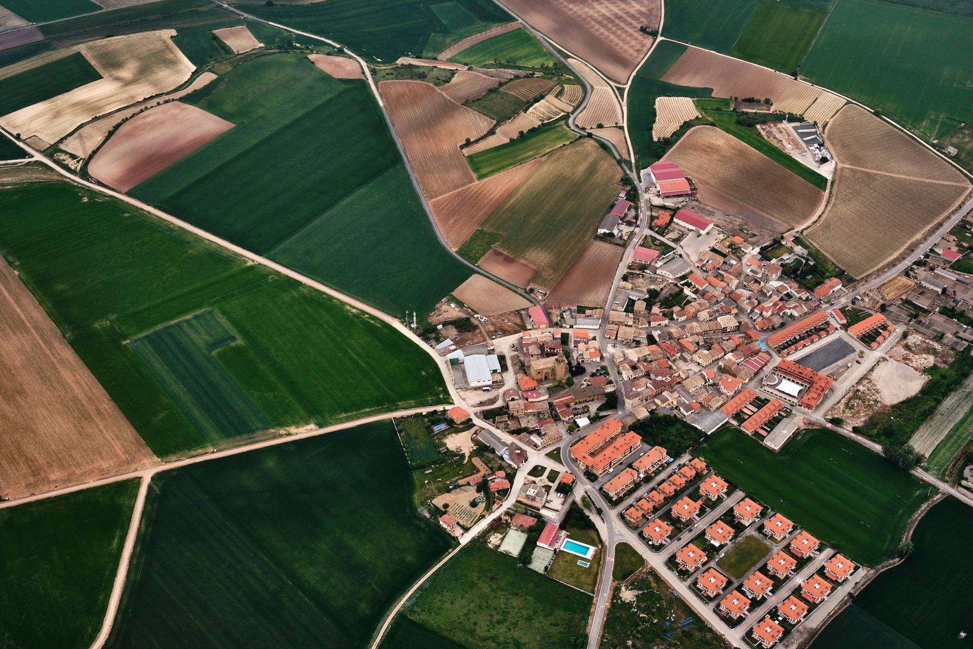 die bodega ramon bilbao in der rioja alta region von oben