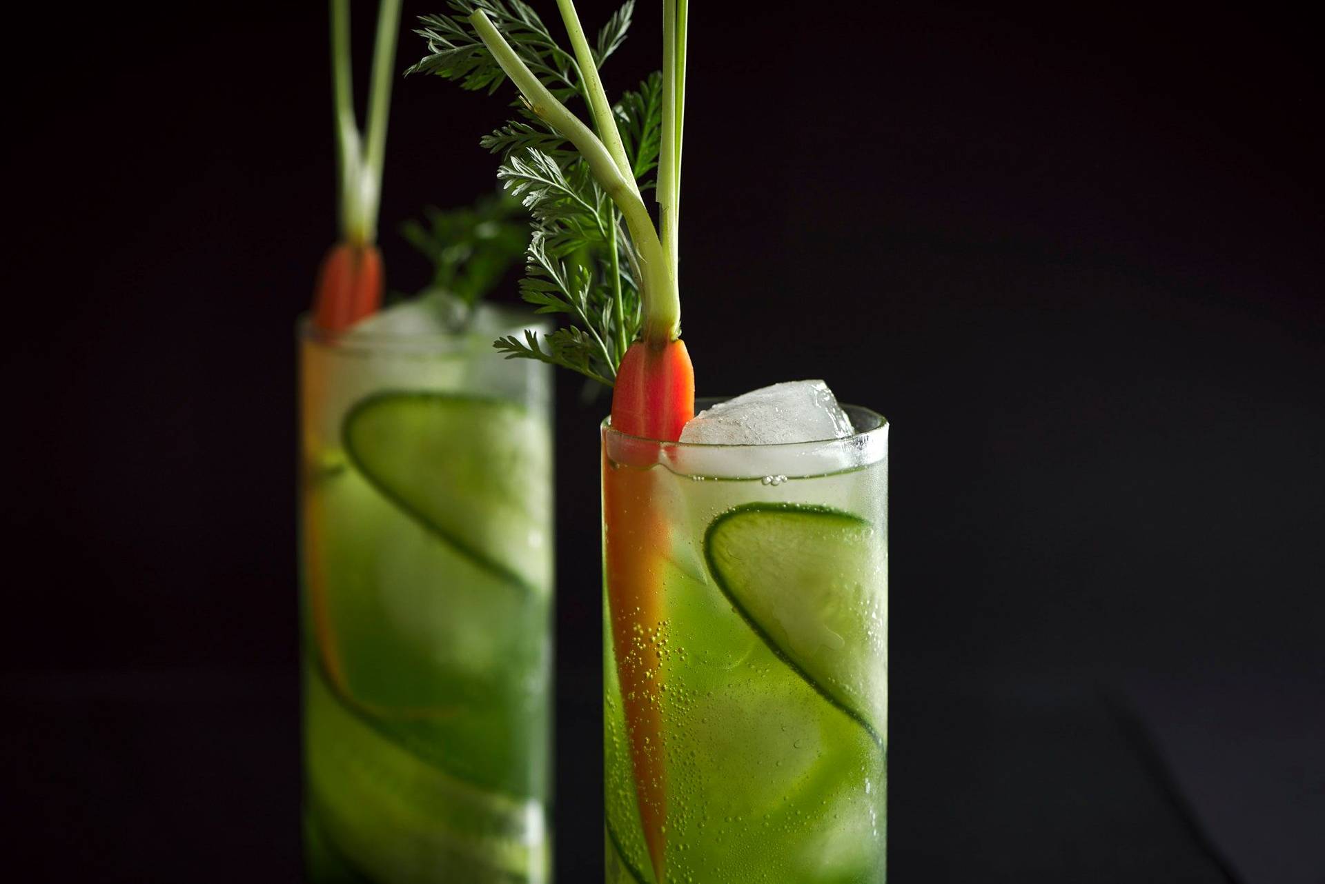 the green rabbit oster mocktail auf schwarzem hintergrund