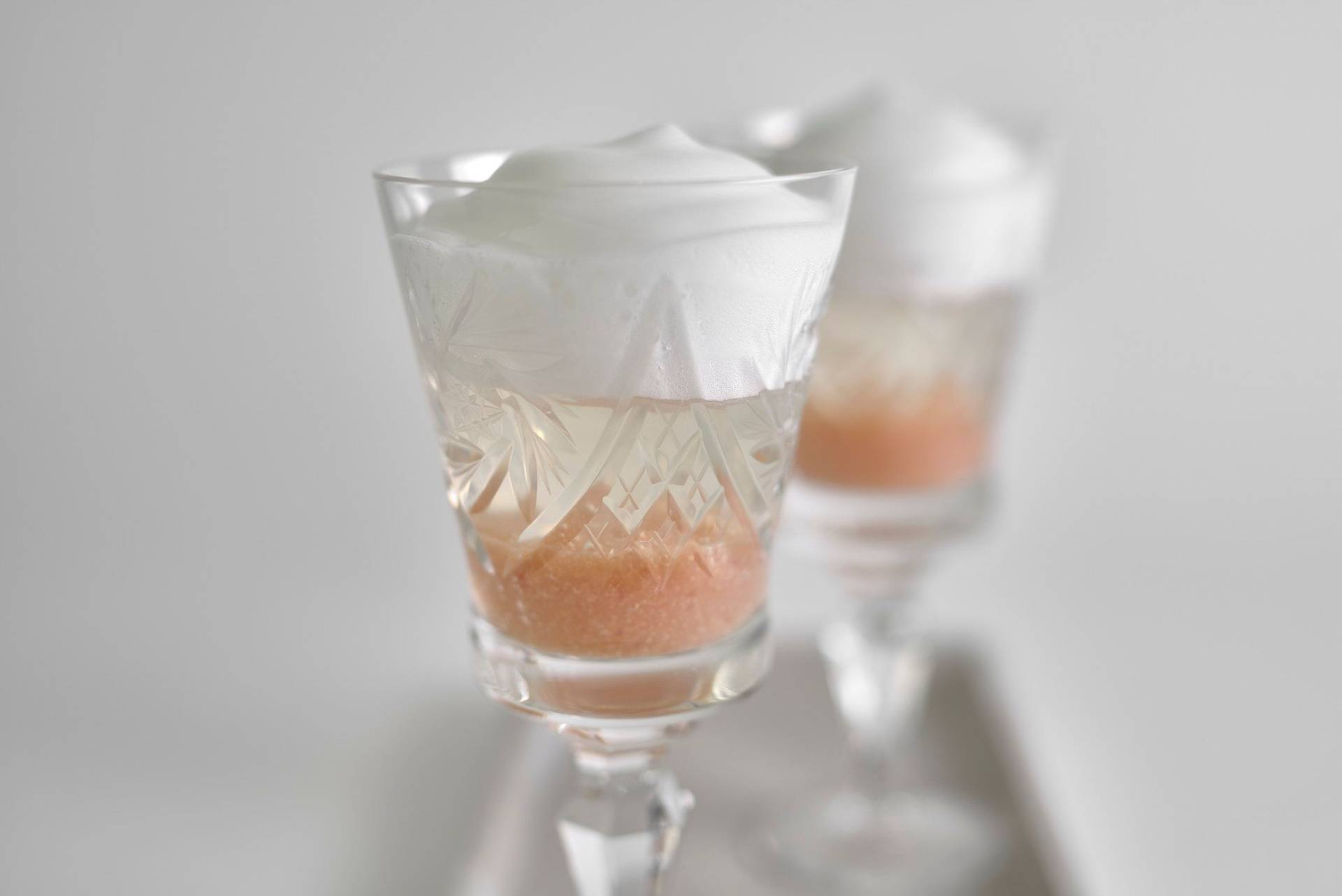 bellini-aperitif-mocktail bellini aperitif mocktail on white background