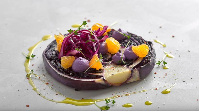 Veganes Rotkohl Steak mit Cashew Creme & Mandarinen