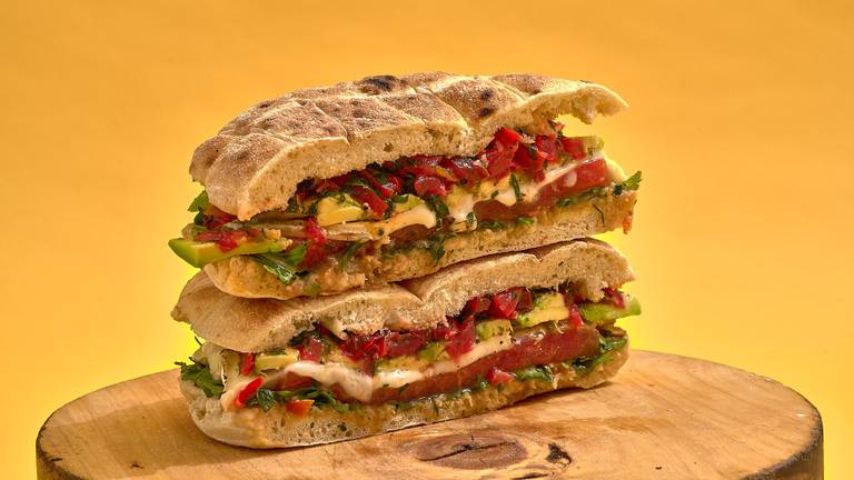 Vegetarisches Sandwich mit gegrillter Wassermelone