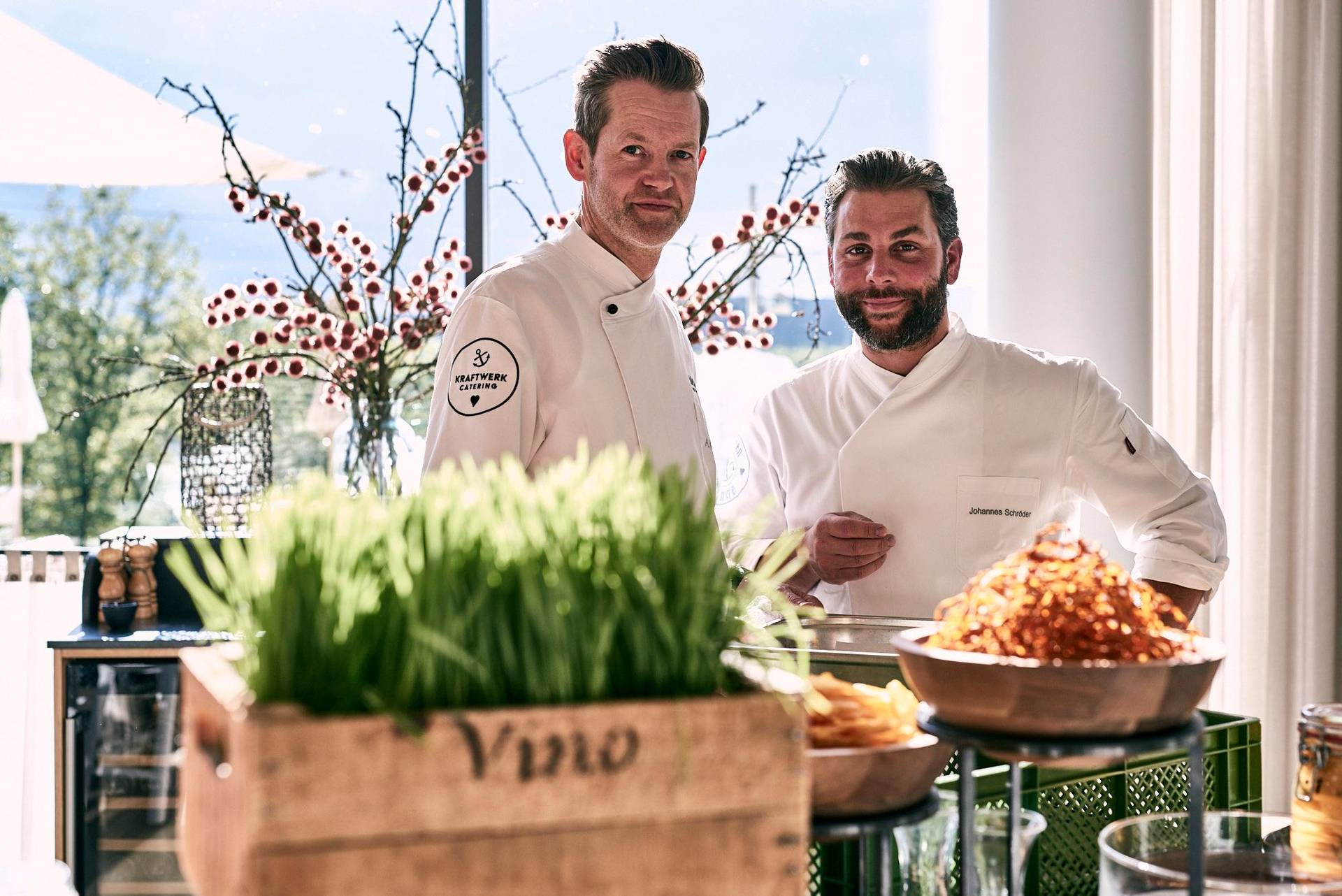 johannes schröder at seezeitlodge at bostalsee cooking with friends