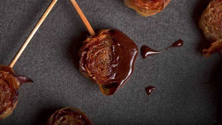 Bacon & Cinnamon Lollipop with Dark Chocolate