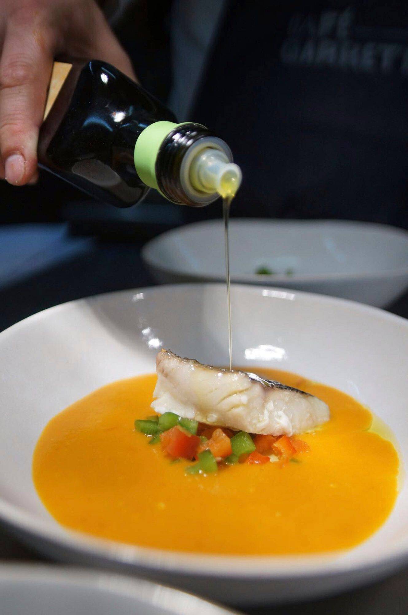 chef-leopoldo-calhau-serving-an-olive-oil-dinner chef leopoldo calhau serving an olive oil dinner in lisbon