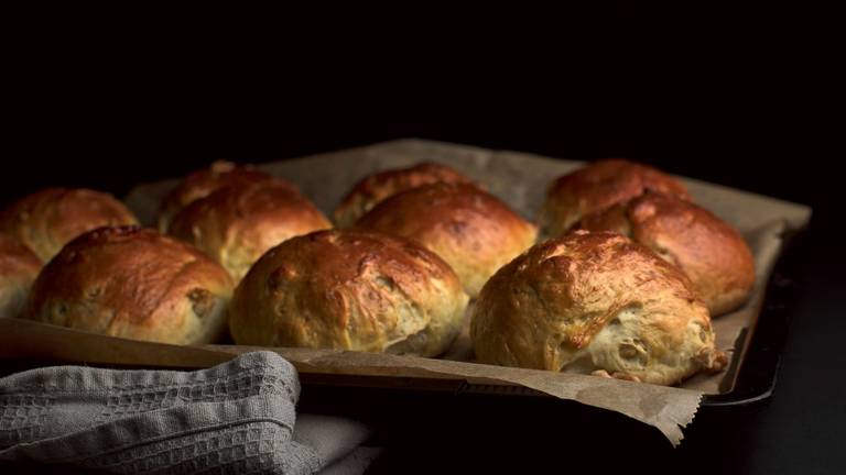 Brioche Buns with Walnuts