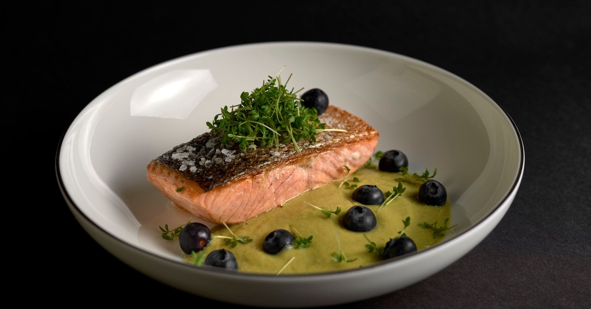 Pan Fried Salmon with Asparagus-Matcha Sauce &amp; Blueberries  | Eatery Berlin