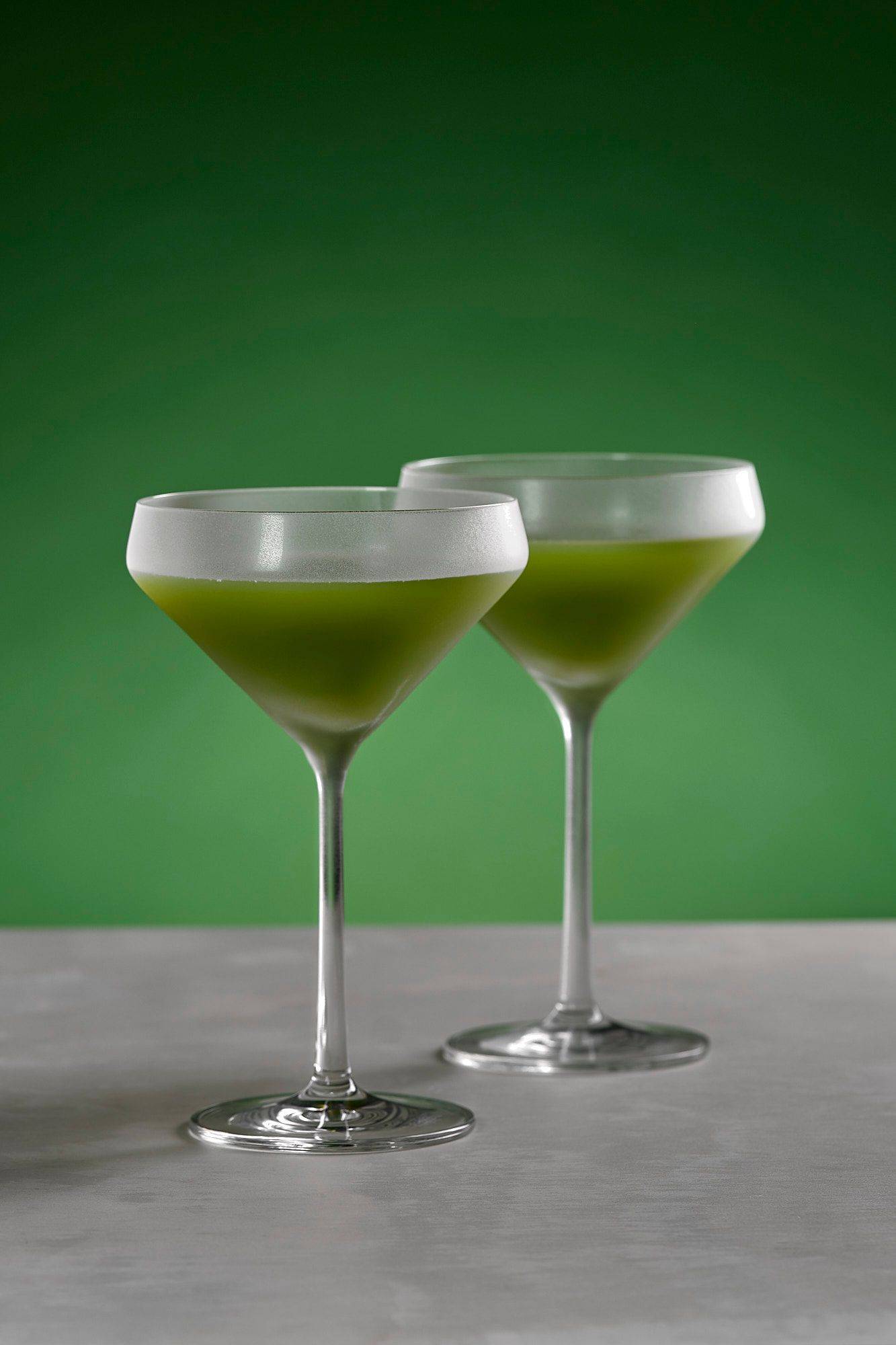 the-grinch-non-alcoholic-christmas-cocktail the grinch non-alcoholic christmas cocktail on white sapienstone top with green background