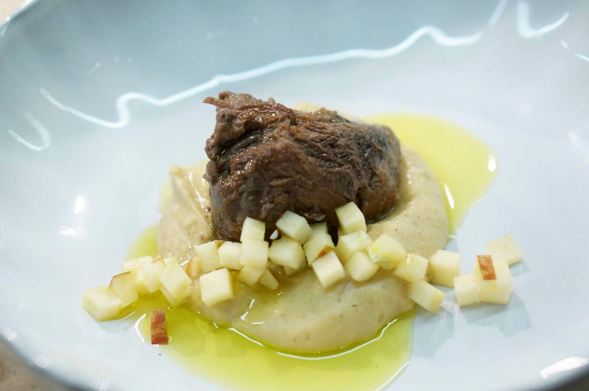 chef leopoldo calhau serving an olive oil dinner in lisbon