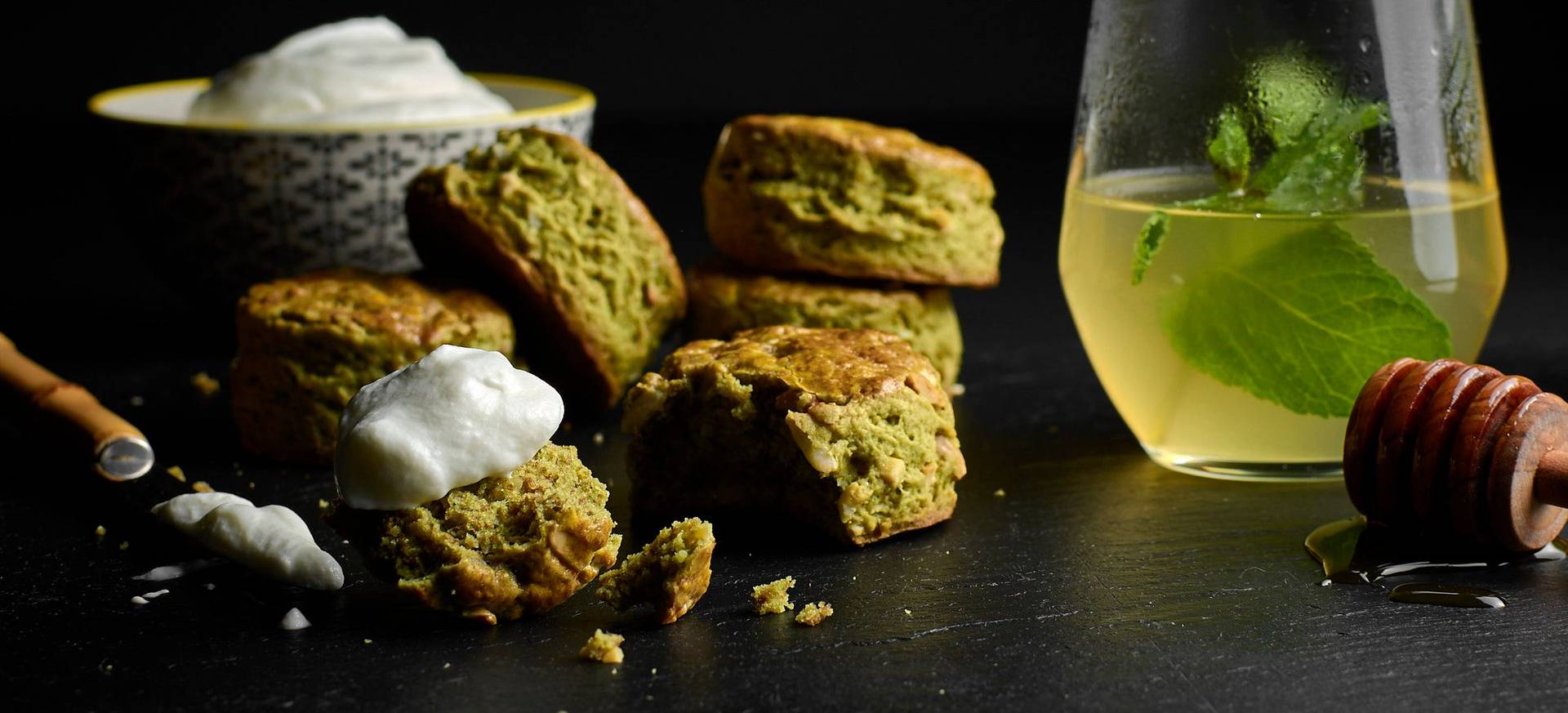 Grüne Matcha Scones & Tee