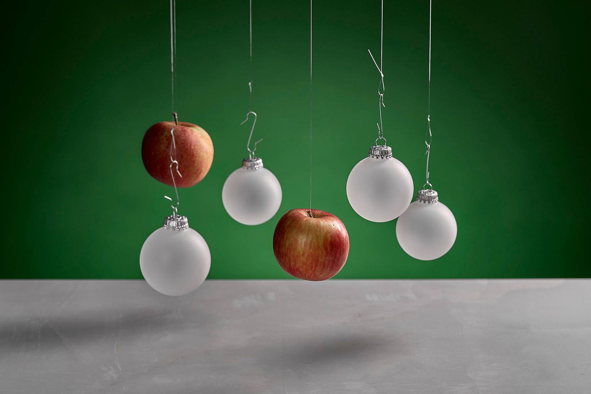 red-apples red-apples on white sapienstone top with green background