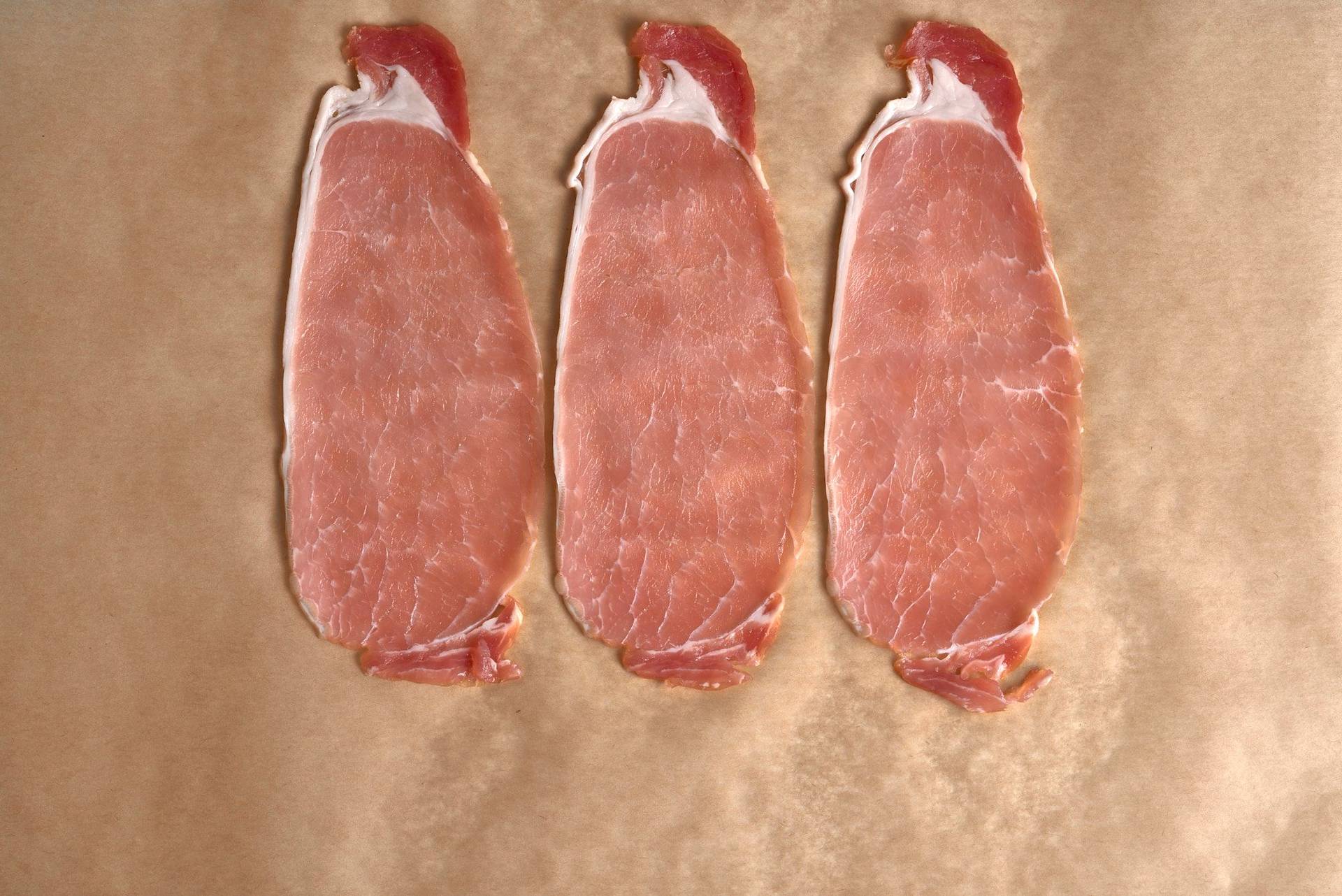 speck drei scheiben speck auf backpapier