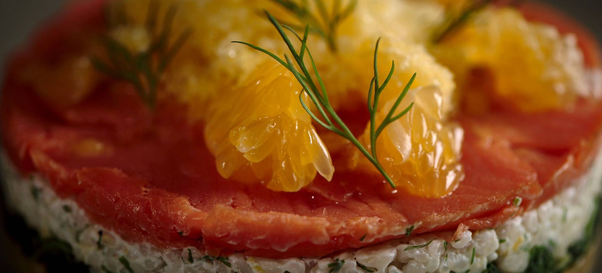 Gebeizte Lachs Tarte mit Mandarinen Granita