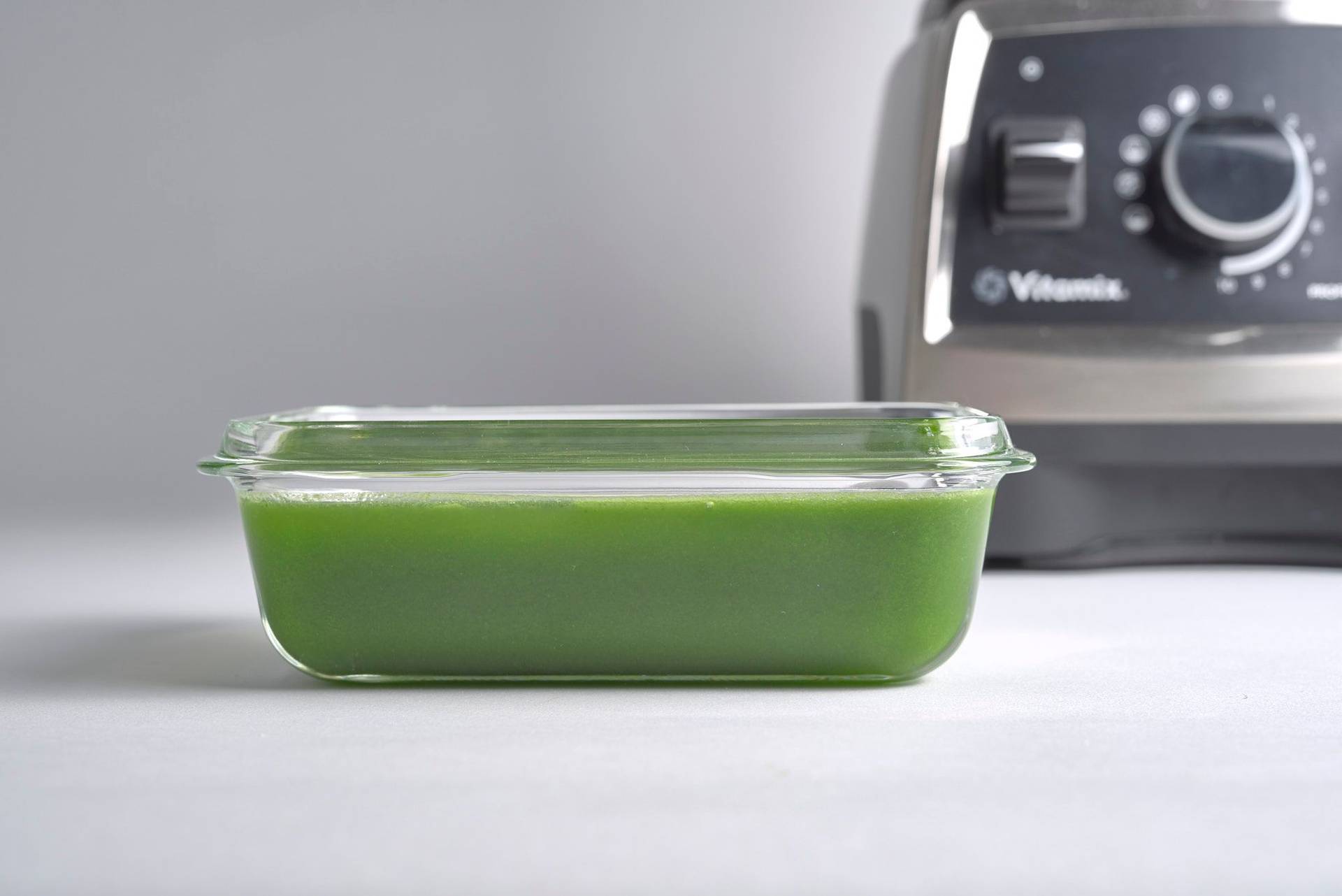 dill-granita flüssiges dill granita mit weißem hintergrund