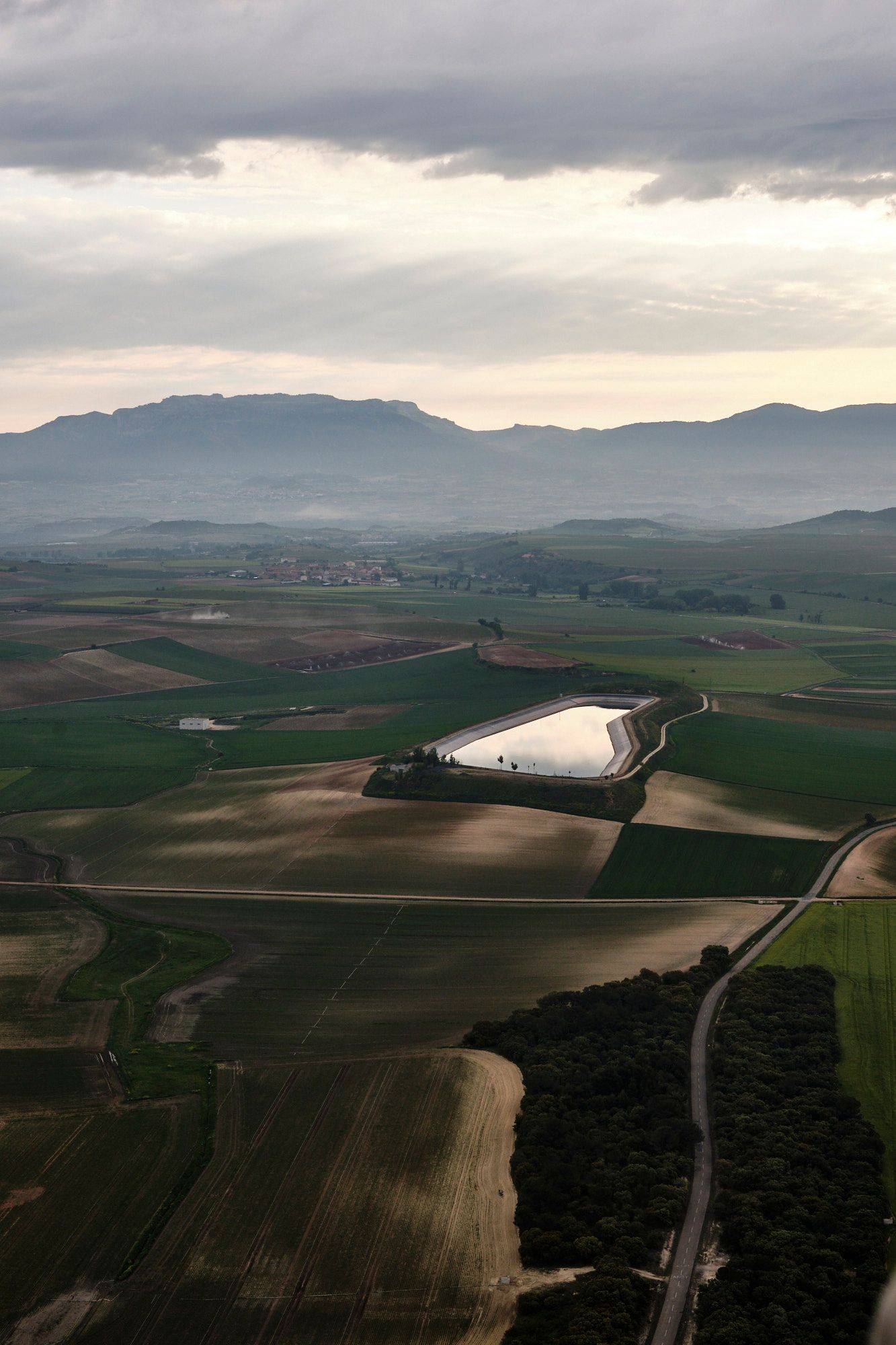 die bodega ramon bilbao in der rioja alta region von oben