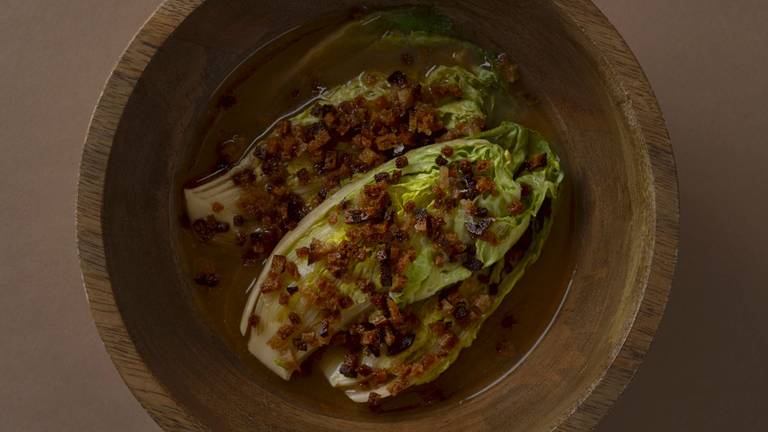 Römersalat mit Miso Sud & Sauerteig